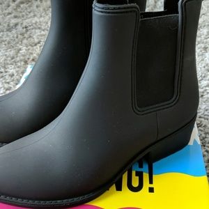 Urban Outfitters Matte Black, Size 8